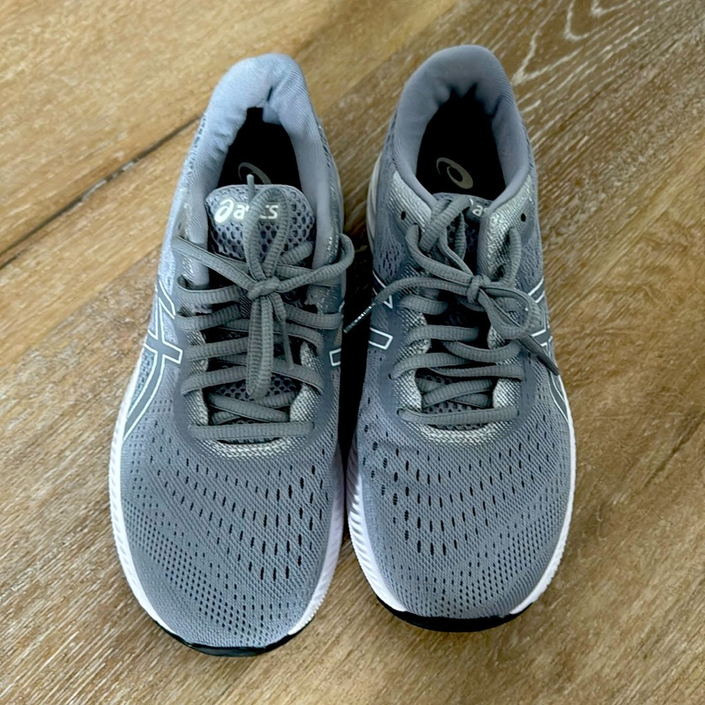 ASICS Amplifoam Everyday. Like new, worn once.